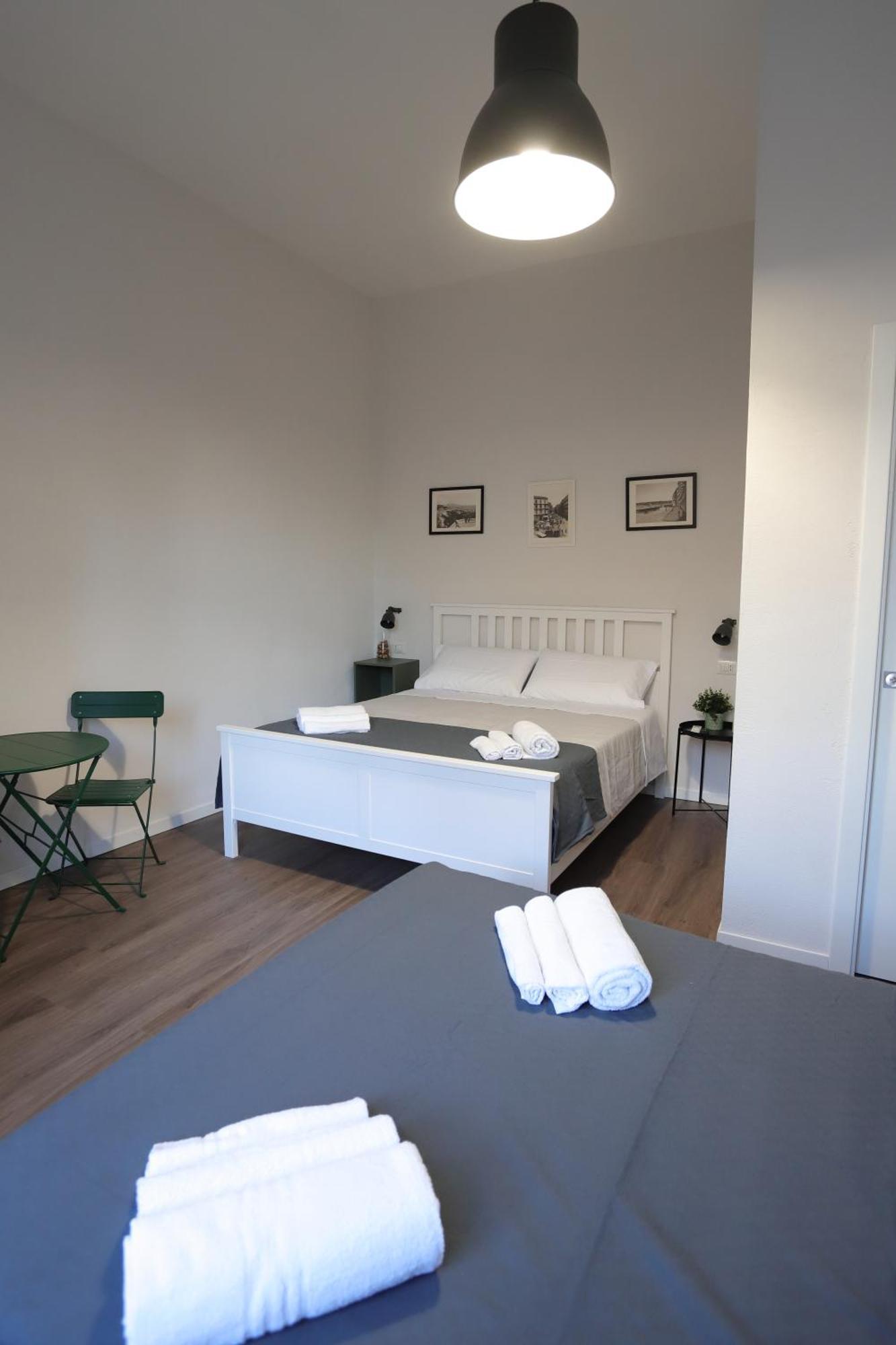 Tammurriata Nera Bedroom Naples