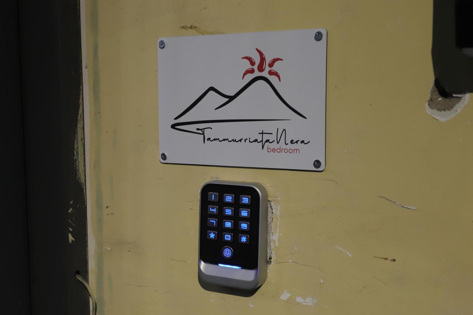 Tammurriata Nera Bedroom Naples