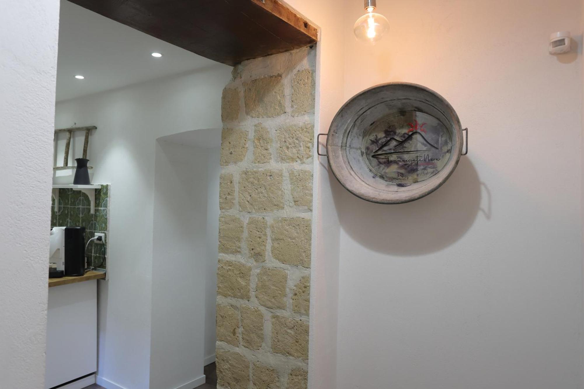 Tammurriata Nera Bedroom Naples