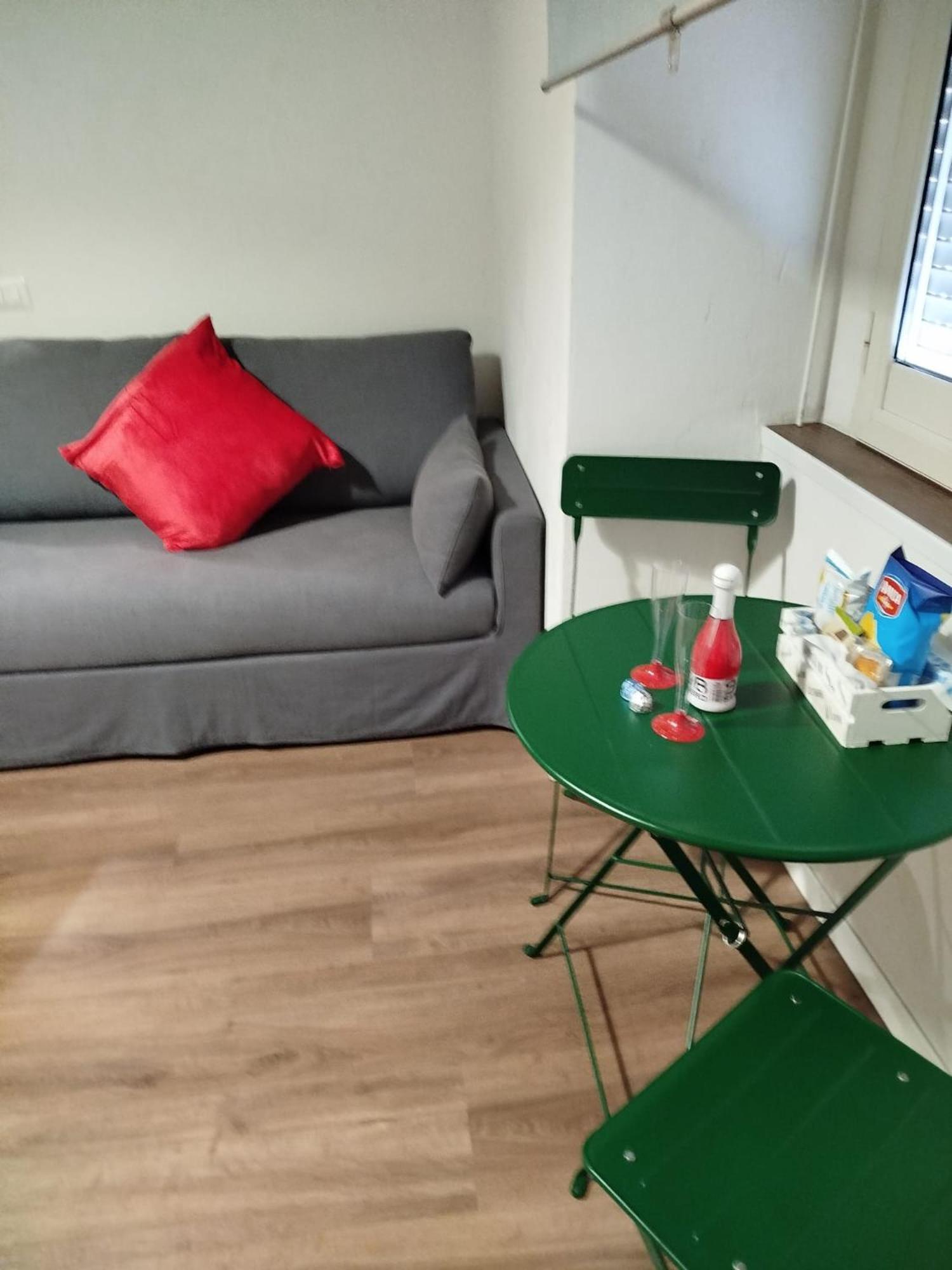 Tammurriata Nera Bedroom *